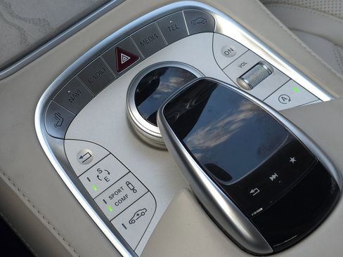 Used 2017 Mercedes-Benz S 550 Cabriolet image 60