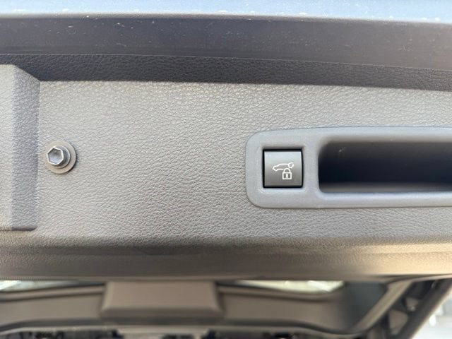 Used 2025 Toyota Sienna Limited FWD image 30