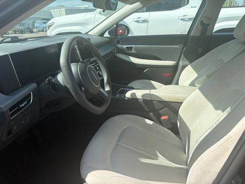 Used 2025 Hyundai Sonata SEL FWD image 2