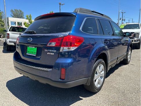 Used 2011 Subaru Outback 2.5i Premium AWD/4WD image 6