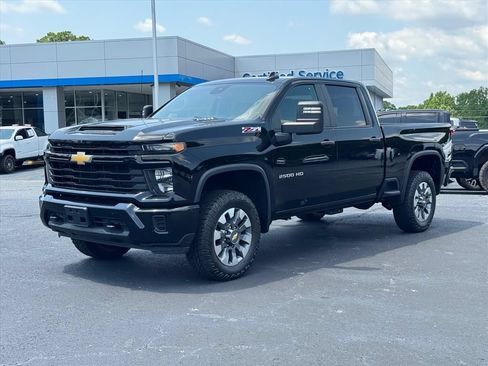 Used 2024 Chevrolet Silverado 2500 Custom w/ Custom Value Package AWD/4WD image 7