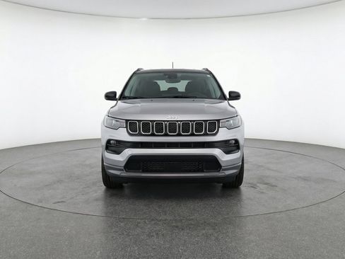 Used 2025 Jeep Compass Limited AWD/4WD image 2