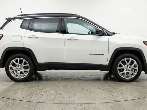 Used 2025 Jeep Compass Limited AWD/4WD image 11