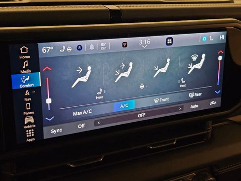 Used 2024 Jeep Gladiator Rubicon w/ Technology Group image 18