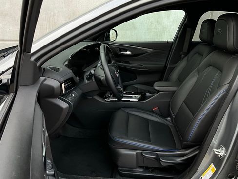 Used 2025 Buick Envista Sport Touring image 10