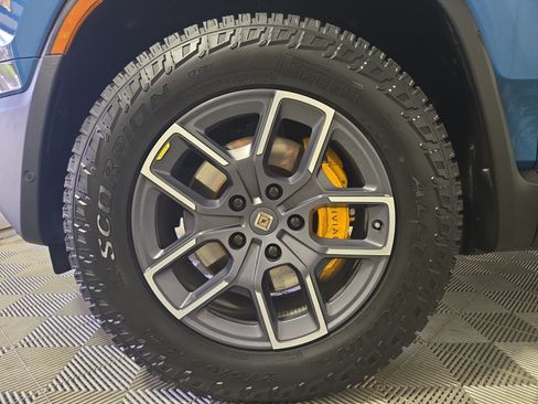 Used 2022 Rivian R1T Launch Edition AWD/4WD image 9