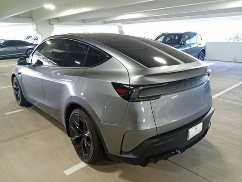 Used 2026 Tesla Model Y Performance AWD/4WD image 7
