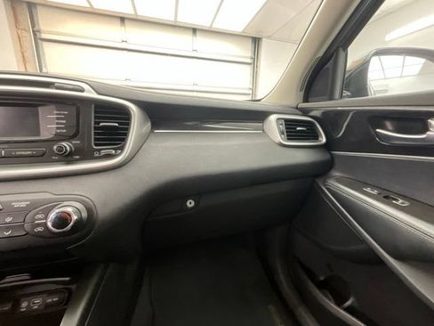 Used 2016 Kia Sorento FWD image 8
