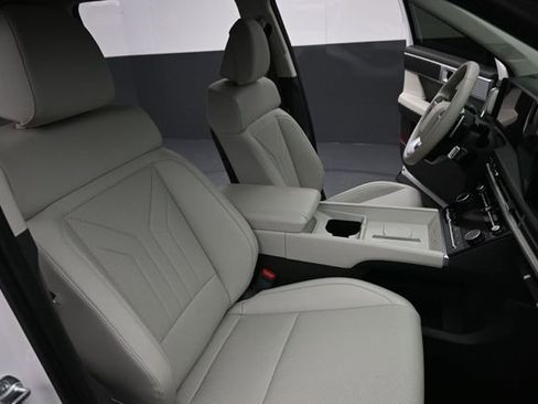 Used 2025 Hyundai Santa Fe SEL FWD image 29