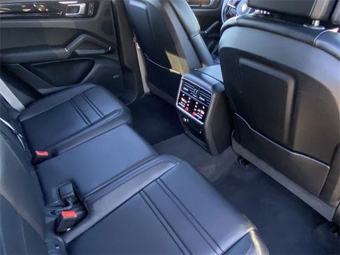 Used 2022 Porsche Cayenne S image 23