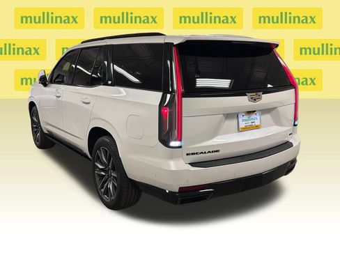 Used 2022 Cadillac Escalade Sport Platinum w/ Heavy-Duty Trailer Package AWD/4WD image 12