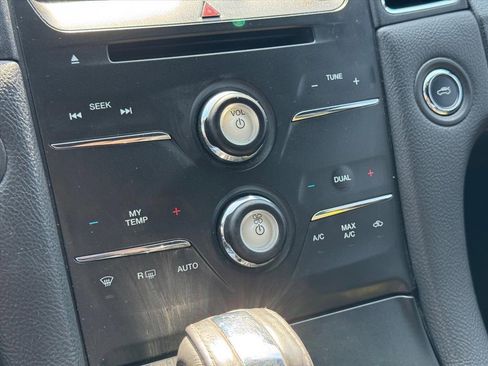 Used 2015 Ford Taurus Limited image 22