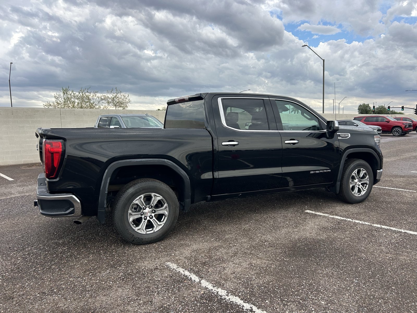 Used 2025 GMC Sierra 1500 SLT RWD image 5