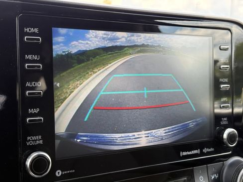 Used 2022 Toyota Highlander LE FWD image 22