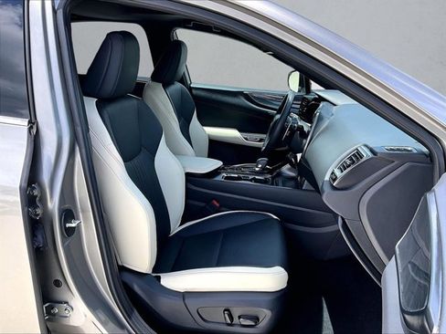 Used 2023 Lexus NX 250 FWD image 9