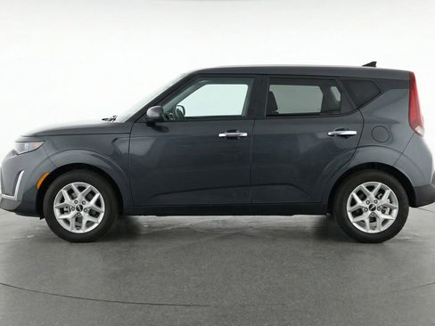 Used 2025 Kia Soul LX w/ LX Technology Package FWD image 5