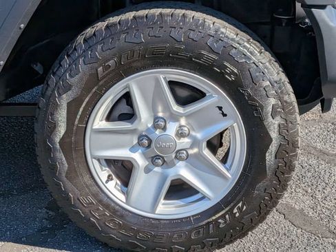Used 2020 Jeep Gladiator Sport w/ Quick Order Package 24S AWD/4WD image 11
