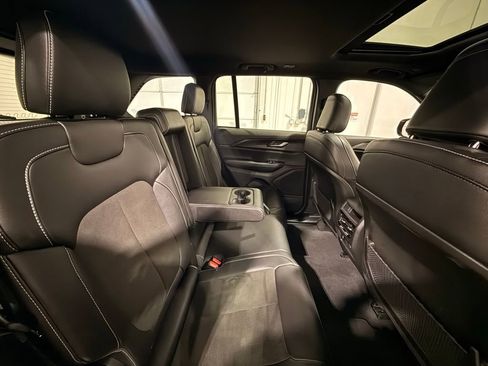 Used 2023 Jeep Grand Cherokee Altitude image 31