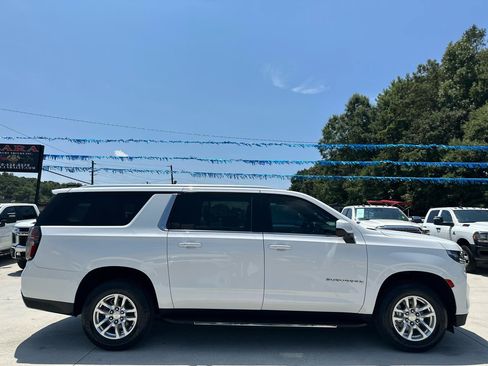 Used 2021 Chevrolet Suburban LT RWD image 8