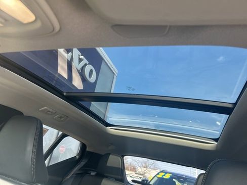 Certified 2025 Volvo XC40 B5 Plus image 26