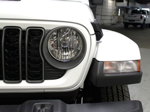 New 2026 Jeep Gladiator Sport image 31