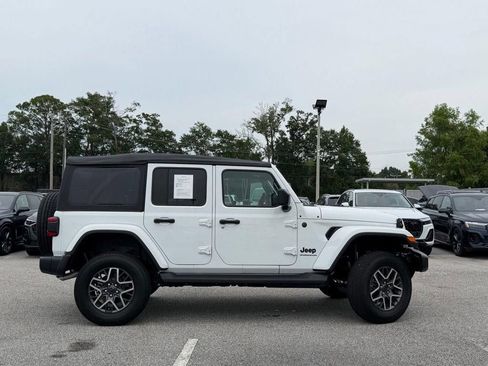 Used 2026 Jeep Wrangler Unlimited Sahara AWD/4WD image 5