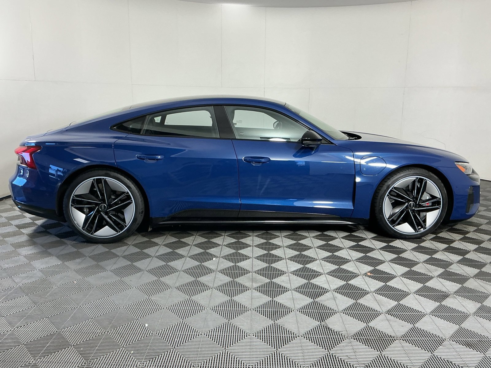 Used 2024 Audi RS e-tron GT w/ Ceramic Brake Package AWD/4WD image 9