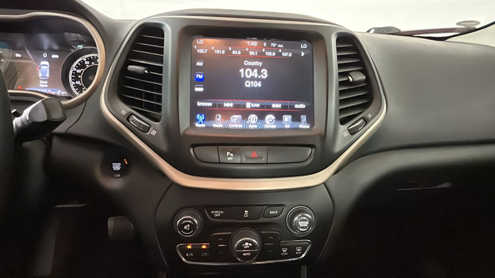 Used 2018 Jeep Cherokee Limited w/ High Altitude Package AWD/4WD image 27