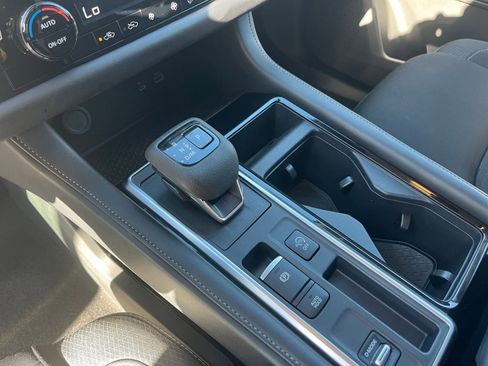 Used 2025 Nissan Pathfinder SV image 41