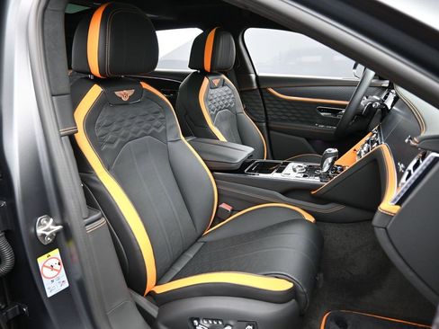 Used 2025 Bentley Flying Spur Plug-In Hybrid image 34