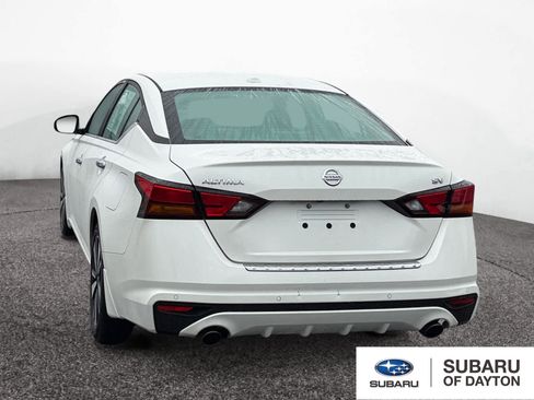 Used 2021 Nissan Altima 2.5 SV w/ SV Premium Package image 3