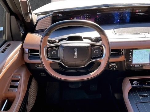 Used 2025 Lincoln Navigator Black Label image 8