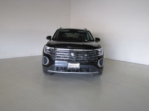 Used 2024 Volkswagen Atlas SE FWD image 2