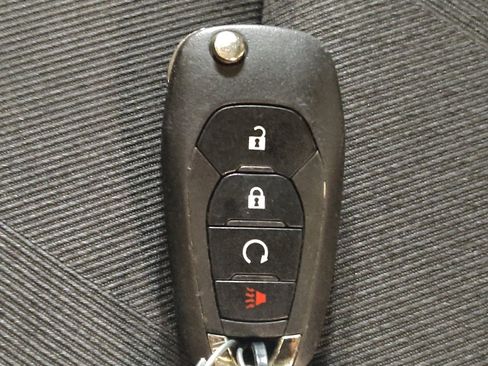 Used 2024 Chevrolet Trax LS w/ LS Convenience Package FWD image 32