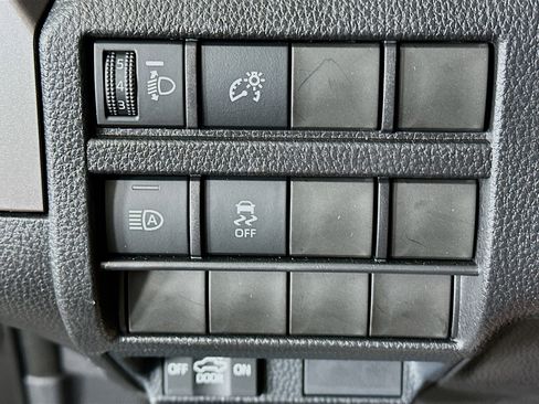 Used 2025 Toyota Tacoma TRD Off-Road image 18