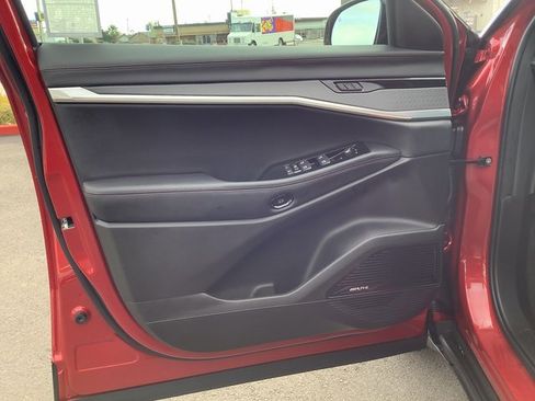 Used 2025 Jeep Wagoneer S Limited image 9