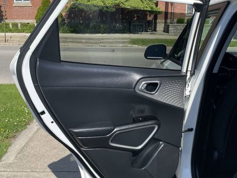 Used 2022 Kia Soul LX FWD image 8