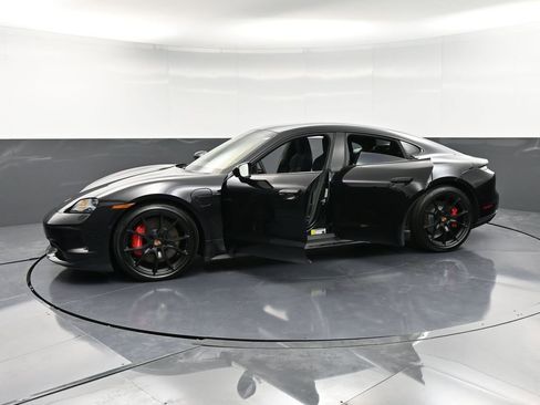 New 2025 Porsche Taycan GTS image 40