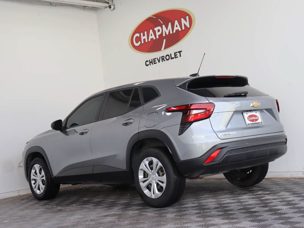 Used 2025 Chevrolet Trax LS FWD image 4