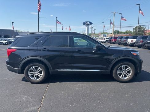 Used 2023 Ford Explorer XLT AWD/4WD image 4