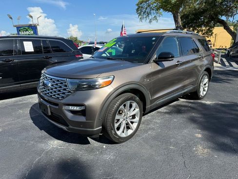 Used 2021 Ford Explorer Platinum w/ Equipment Group 601A AWD/4WD image 3