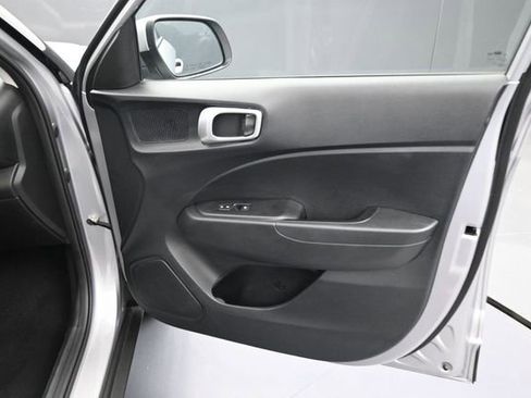 Used 2025 Hyundai Venue SEL FWD image 35