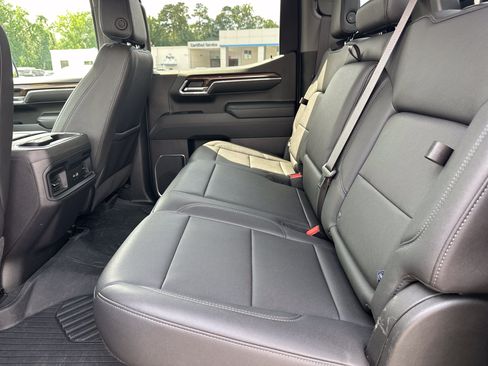 Used 2024 Chevrolet Silverado 1500 LT Trail Boss w/ LT Trail Boss Premium Package AWD/4WD image 20