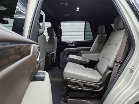 Used 2022 Chevrolet Tahoe LT w/ Luxury Package AWD/4WD image 18
