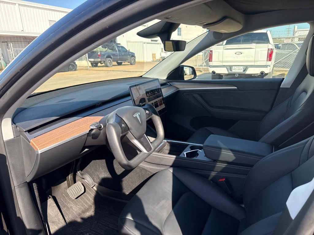 Used 2025 Tesla Model Y Long Range RWD image 8