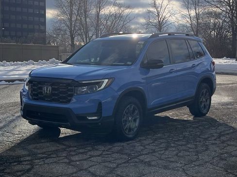 Certified 2025 Honda Passport TrailSport image 3