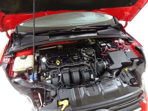 Used 2014 Ford Focus SE w/ SE Sport Package image 37