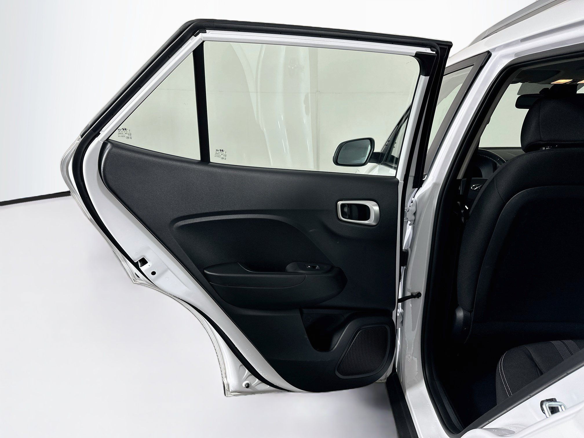 Used 2025 Hyundai Venue SEL FWD image 26