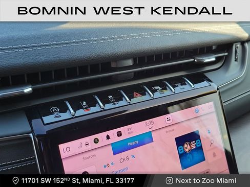 Used 2025 Jeep Grand Cherokee Limited w/ Black Appearance Package image 14