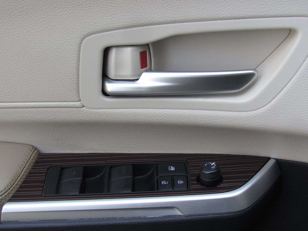 Certified 2023 Toyota Sienna XLE w/ XLE Plus Package AWD/4WD image 43